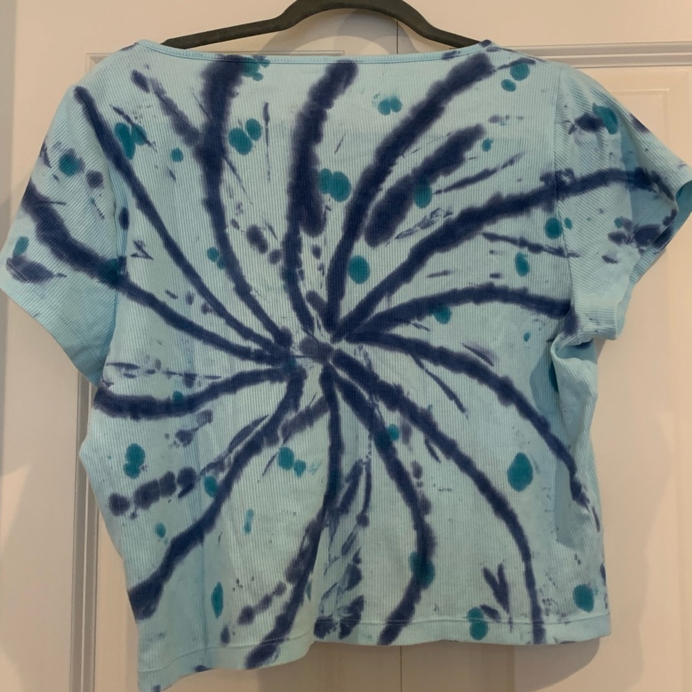 NWOT! VS PINK Blue Tie-Dye Crop Button Front T-Shirt - Picture 2 of 6